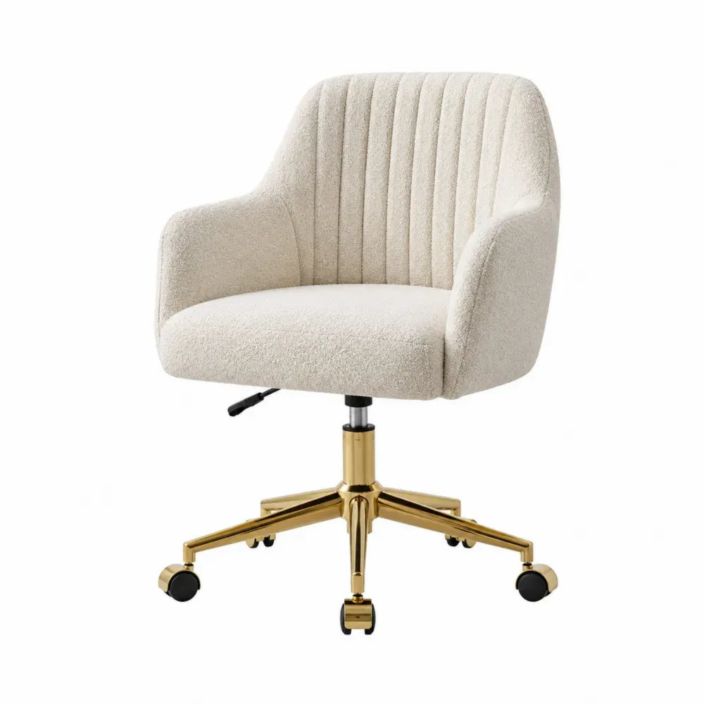 silla de oficina giratoria tapizada en tejido bouclé beige base metálica dorada con ruedas diseño moderno